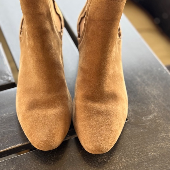 Kate Spade Garden Scalloped Ankle Booties Size 7.5 Tan Suede Pull-On Block Heel - Picture 4 of 8